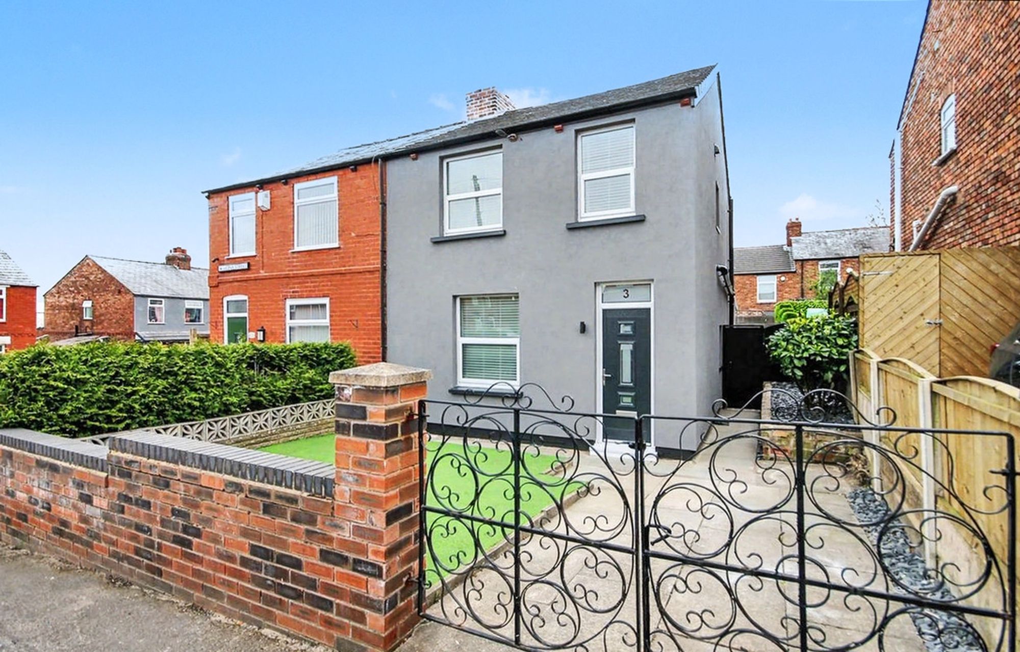 3 bedroom Semi-detached house For Sale