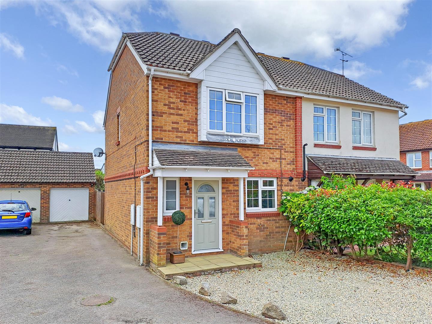 3 bedroom Semi-detached house For Sale