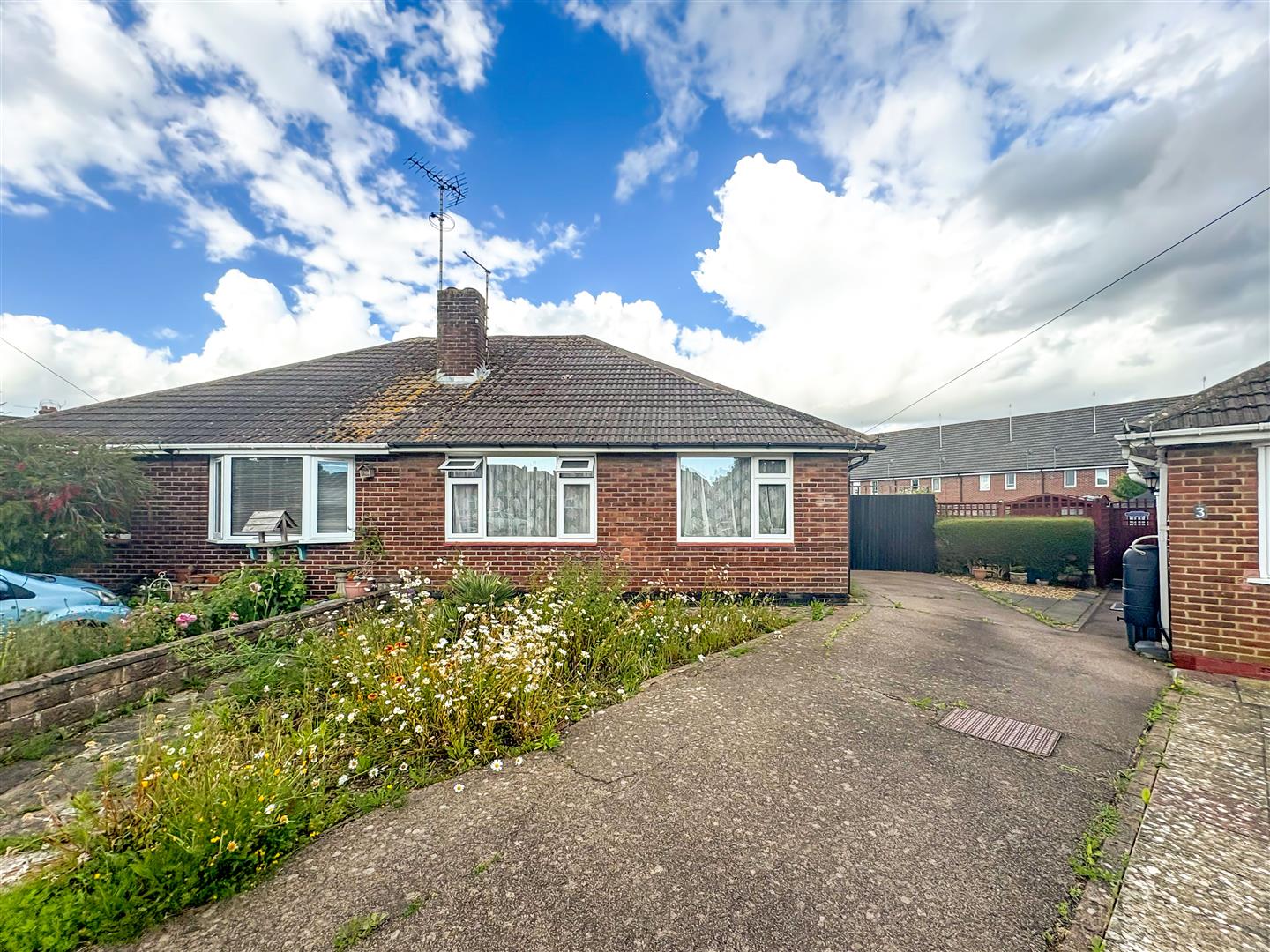 2 bedroom Detached bungalow For Sale