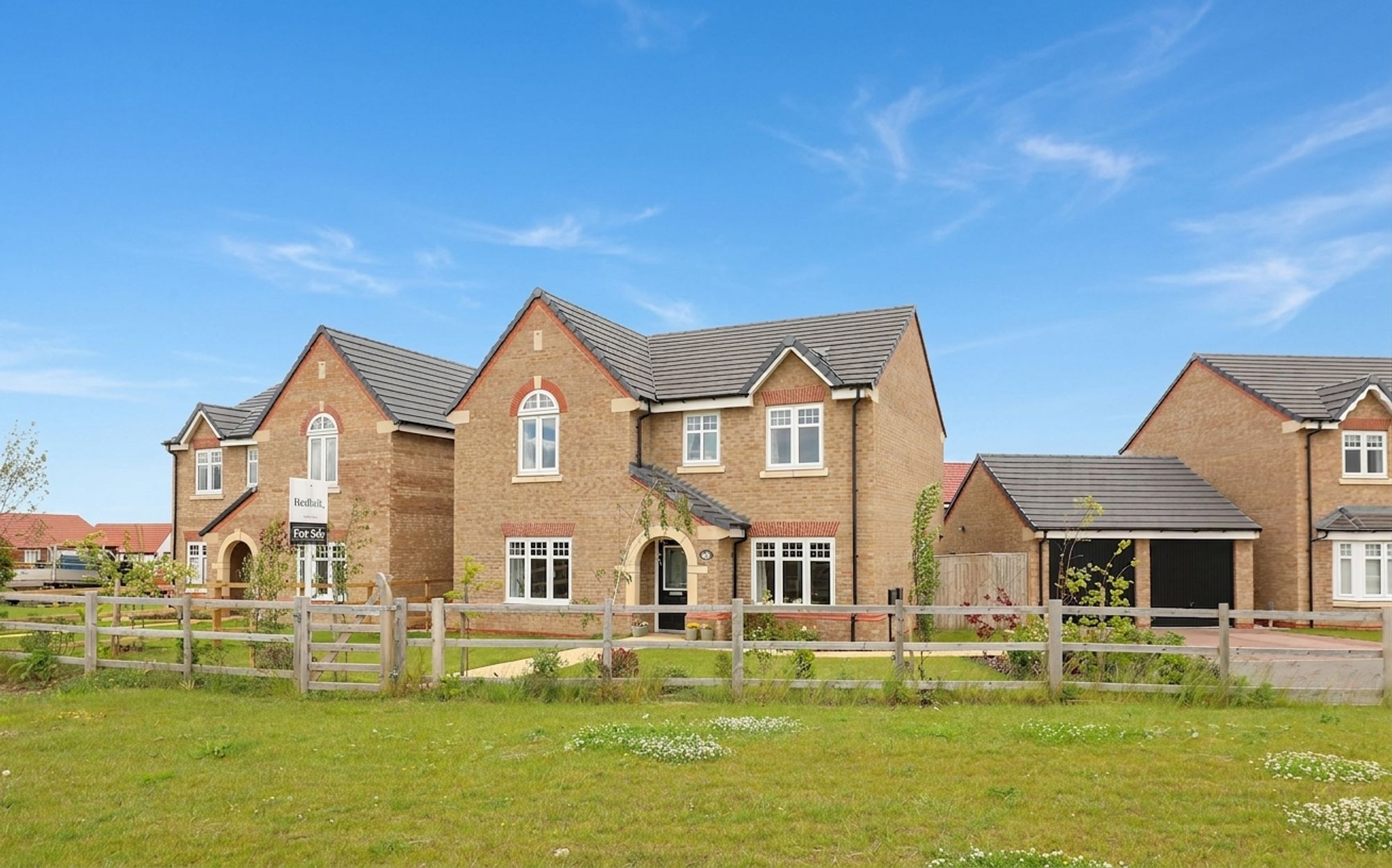 4 bedroom Studio flat For Sale
