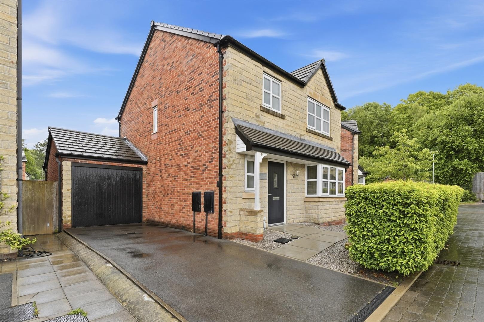 3 bedroom Detached house For Sale