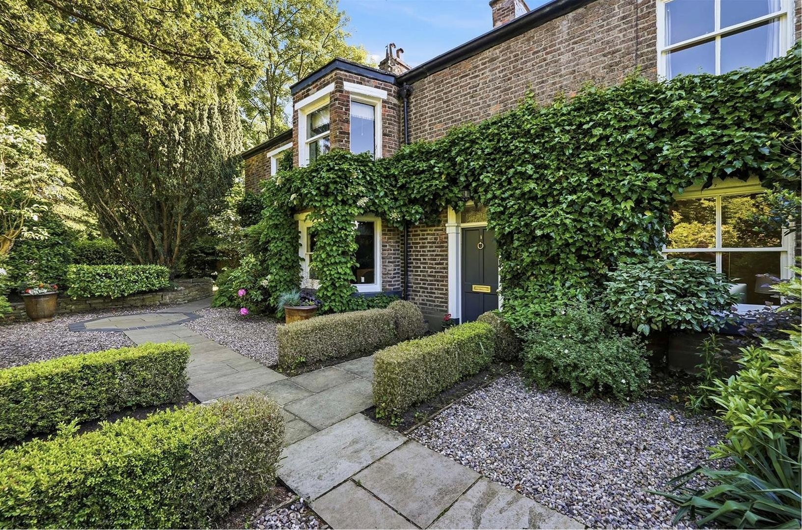 4 bedroom Cottage For Sale