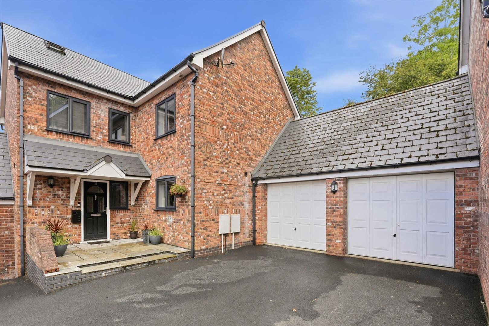 4 bedroom Link detached house For Sale