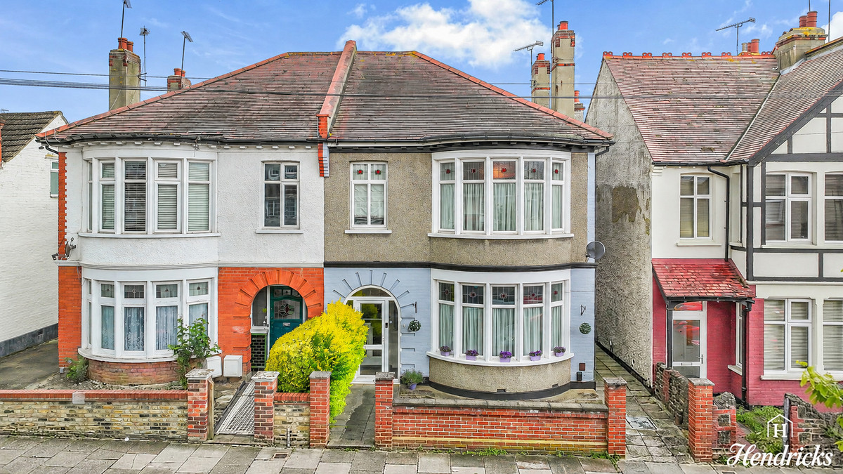4 bedroom Semi-detached house For Sale