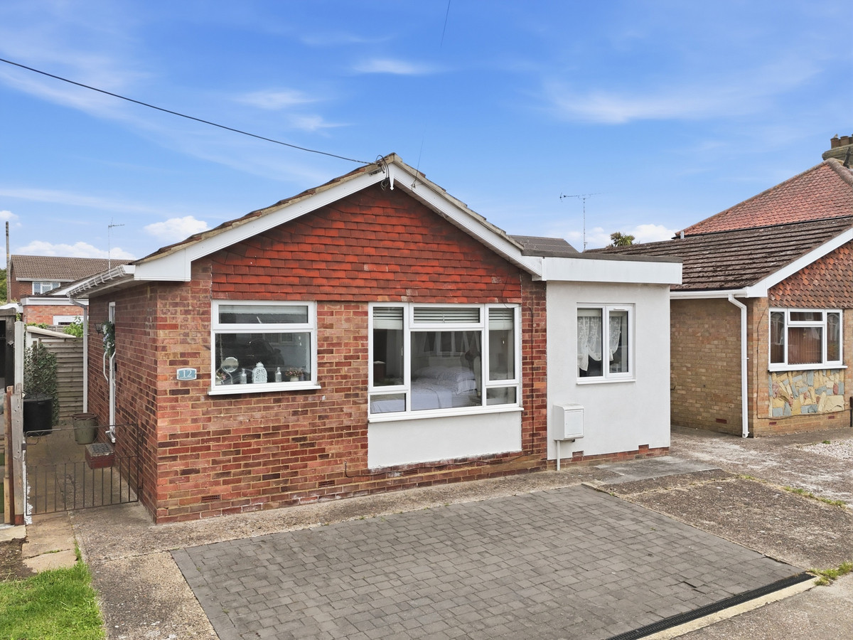 2 bedroom Detached bungalow For Sale