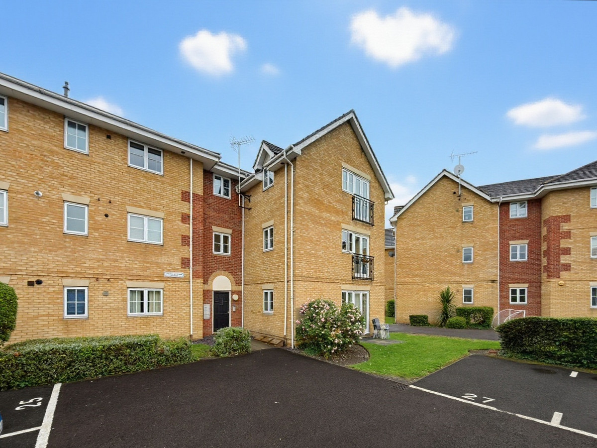 2 bedroom Flat For Sale