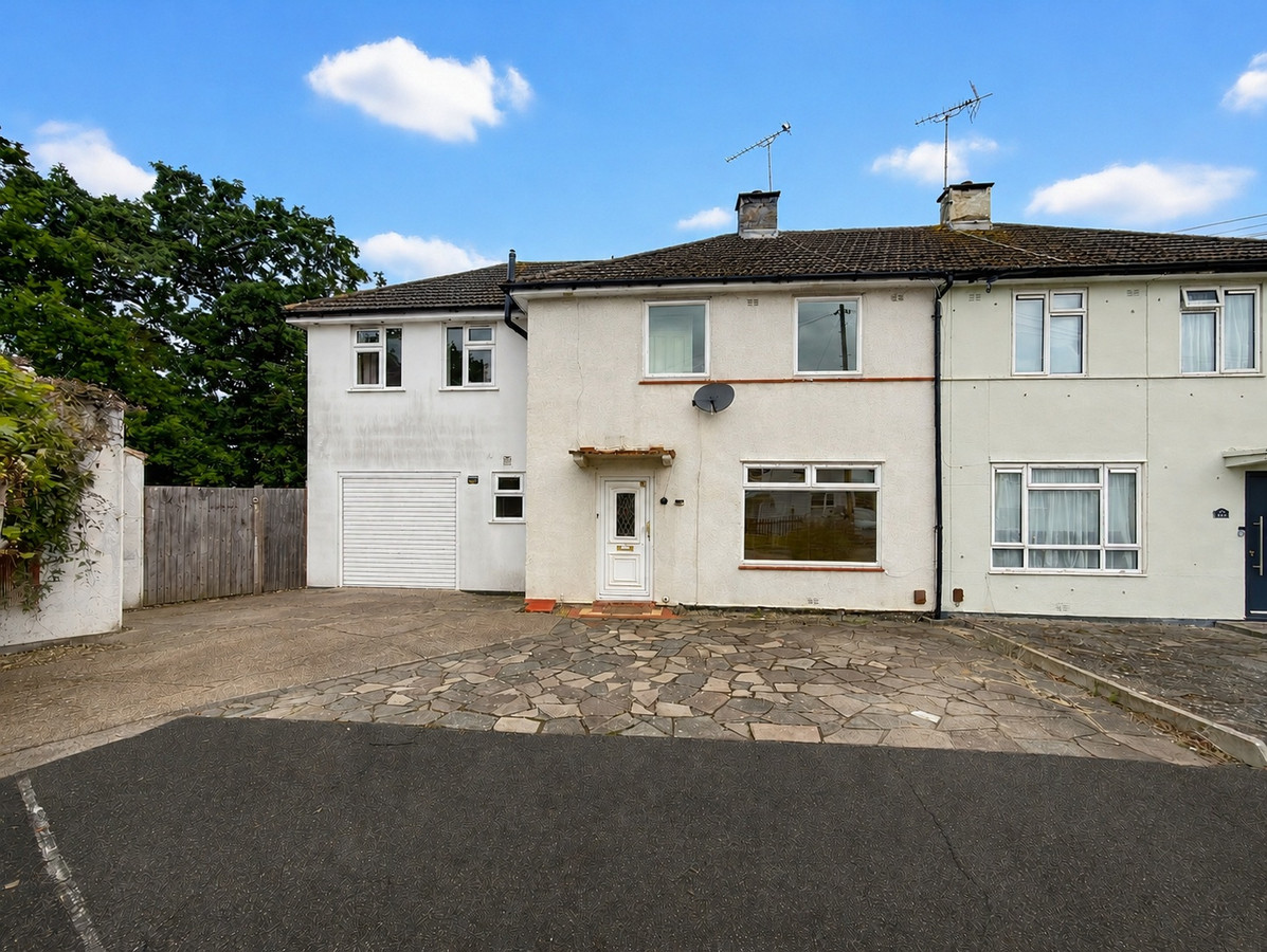 4 bedroom Semi-detached house For Sale