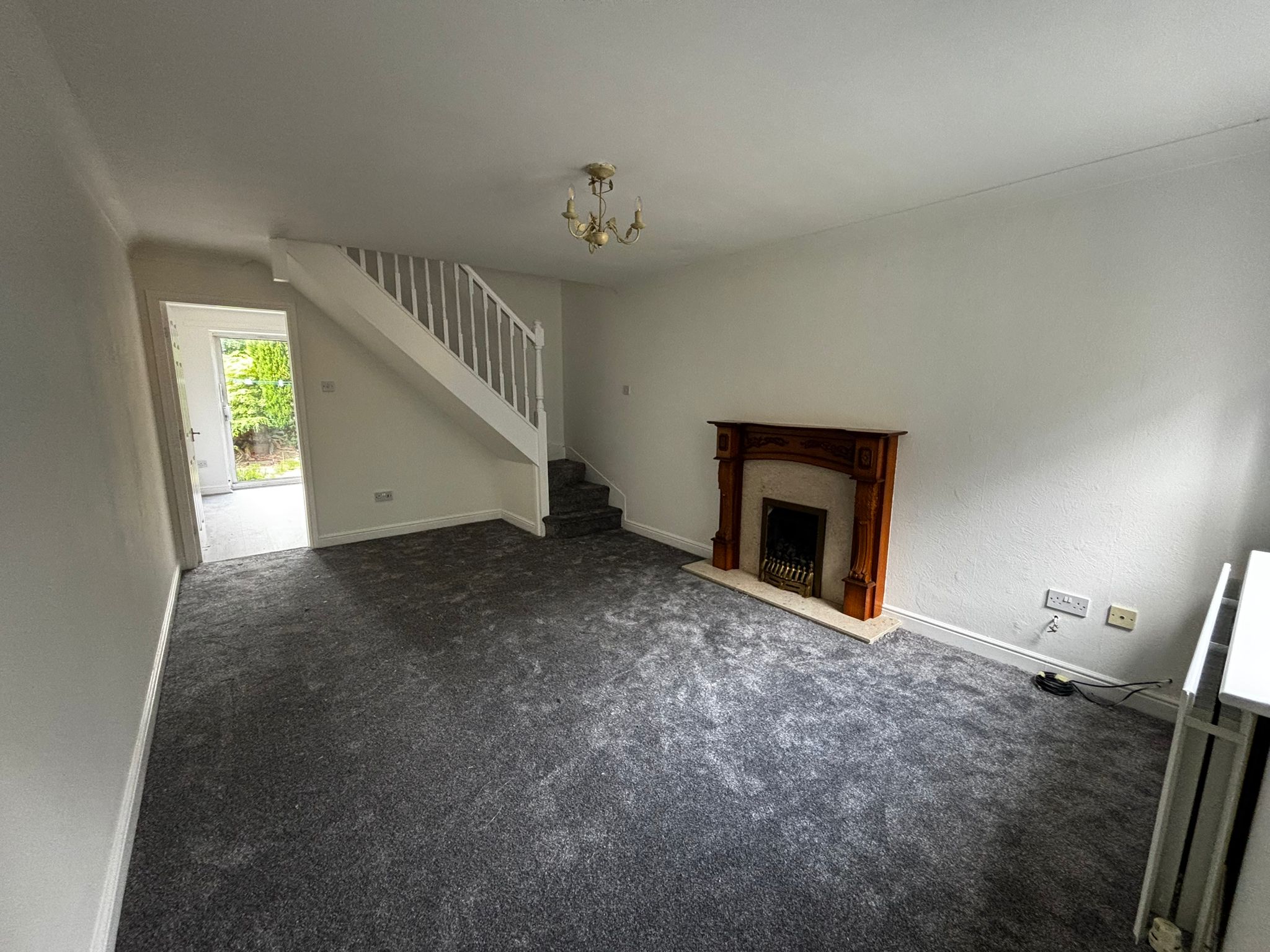 2 bedroom Semi-detached house To Let