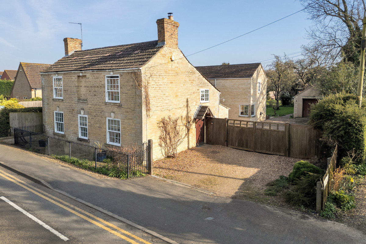 5 bedroom Detached house To Let