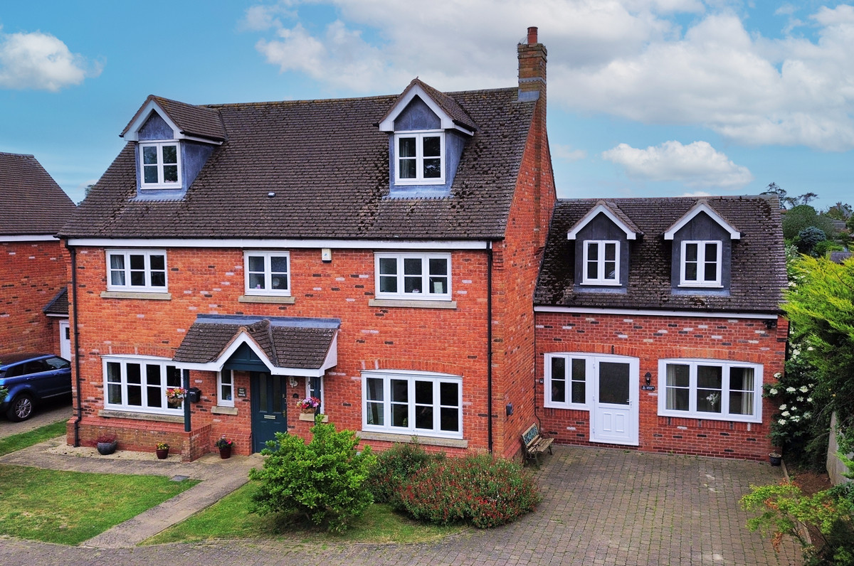 7 bedroom Detached house For Sale