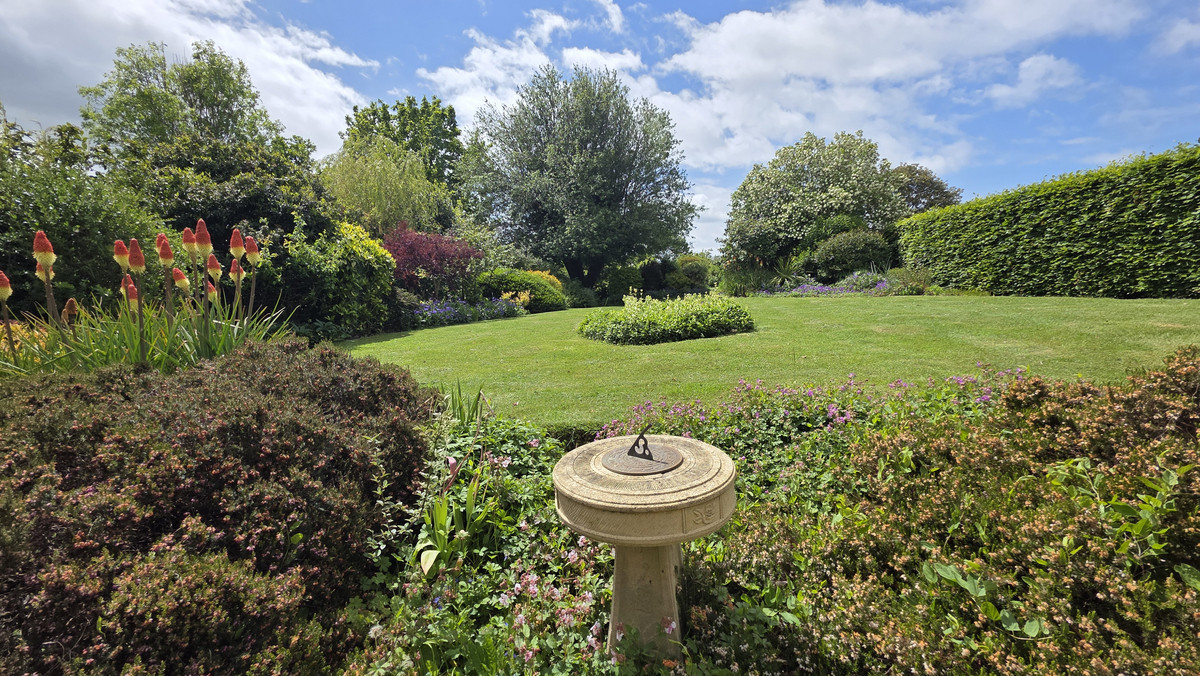 4 bedroom House (unspecified) For Sale