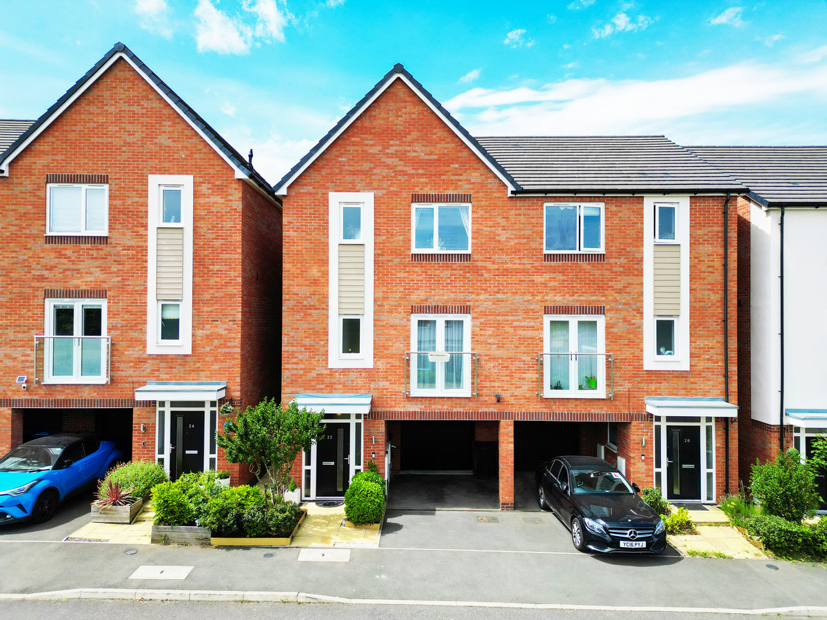3 bedroom Semi-detached house For Sale
