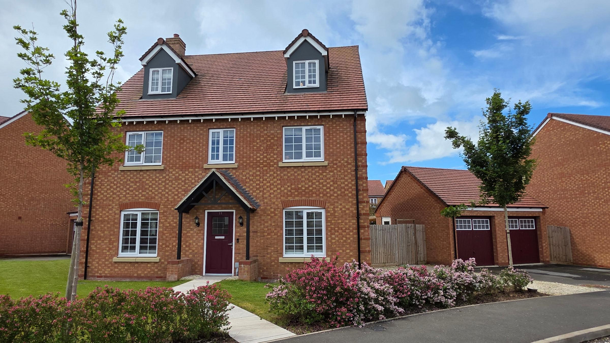 5 bedroom House (unspecified) For Sale