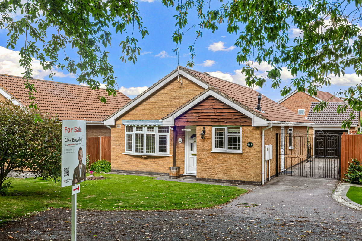 3 bedroom Detached house For Sale