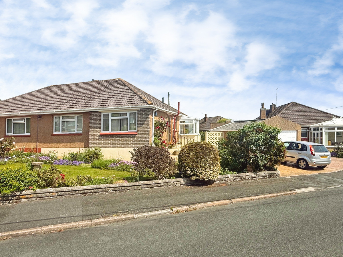 2 bedroom Detached house For Sale