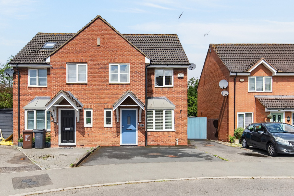 3 bedroom Semi-detached house For Sale