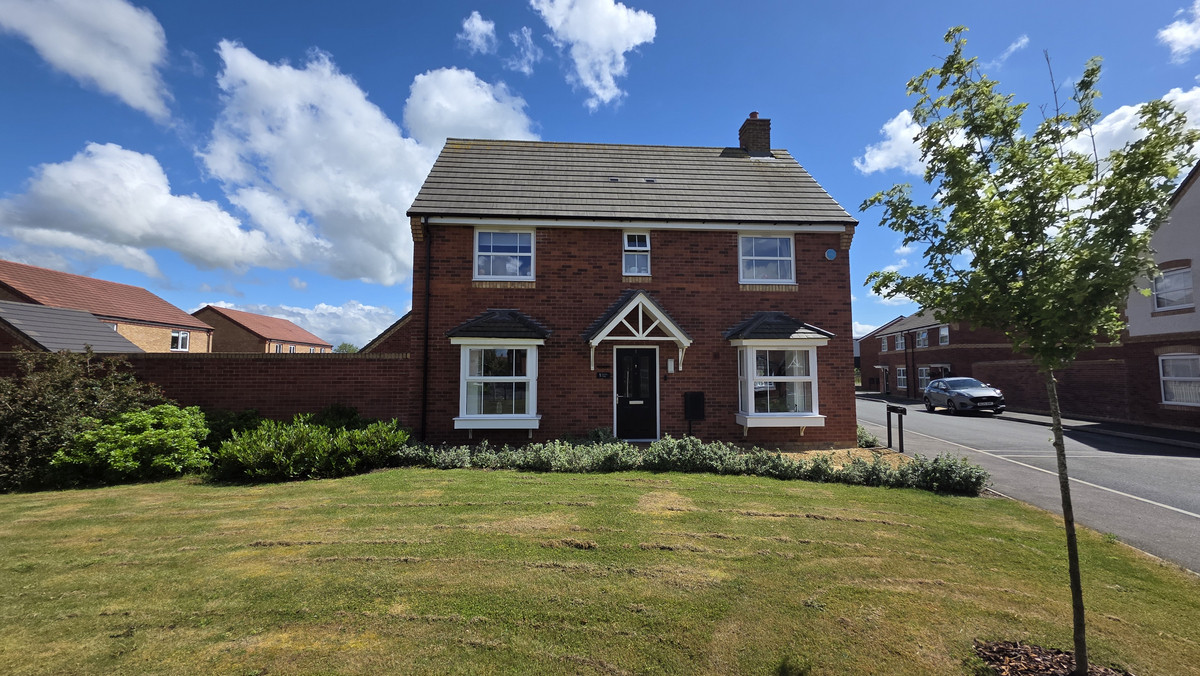 3 bedroom Detached house For Sale