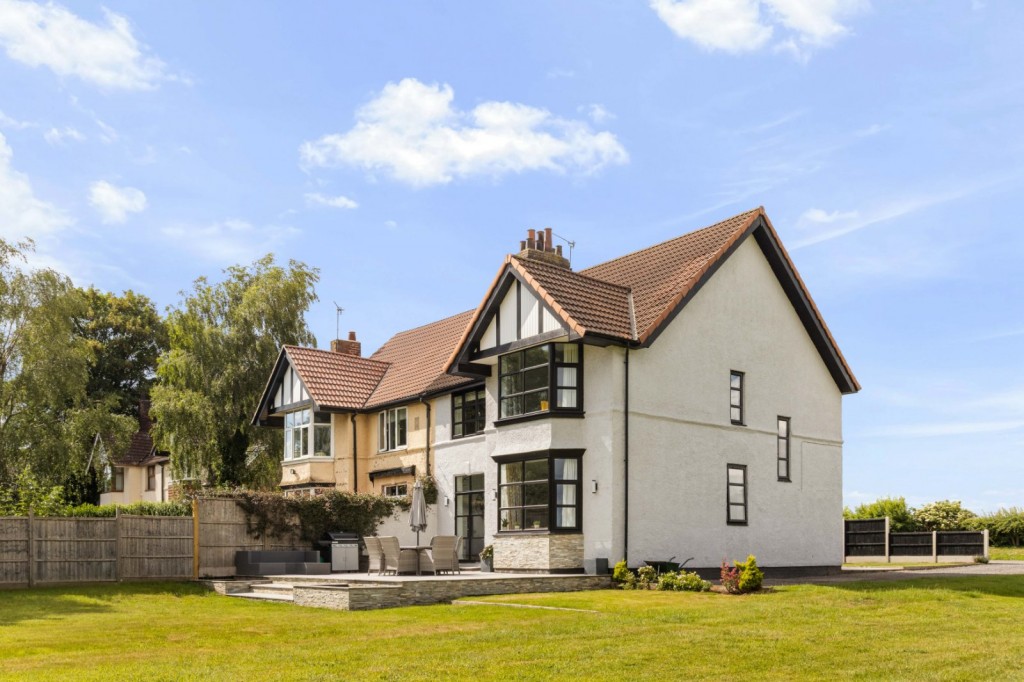 4 bedroom Semi-detached house For Sale
