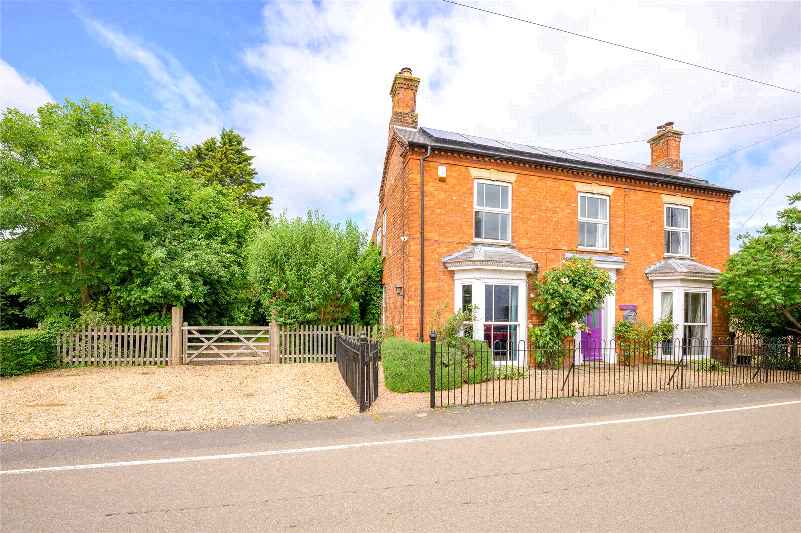 4 bedroom Detached house Under Offer