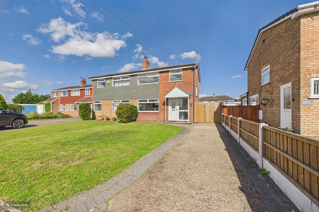 3 bedroom Semi-detached house For Sale