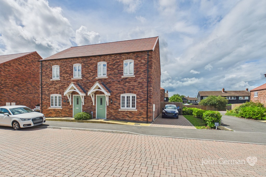 3 bedroom Semi-detached house For Sale