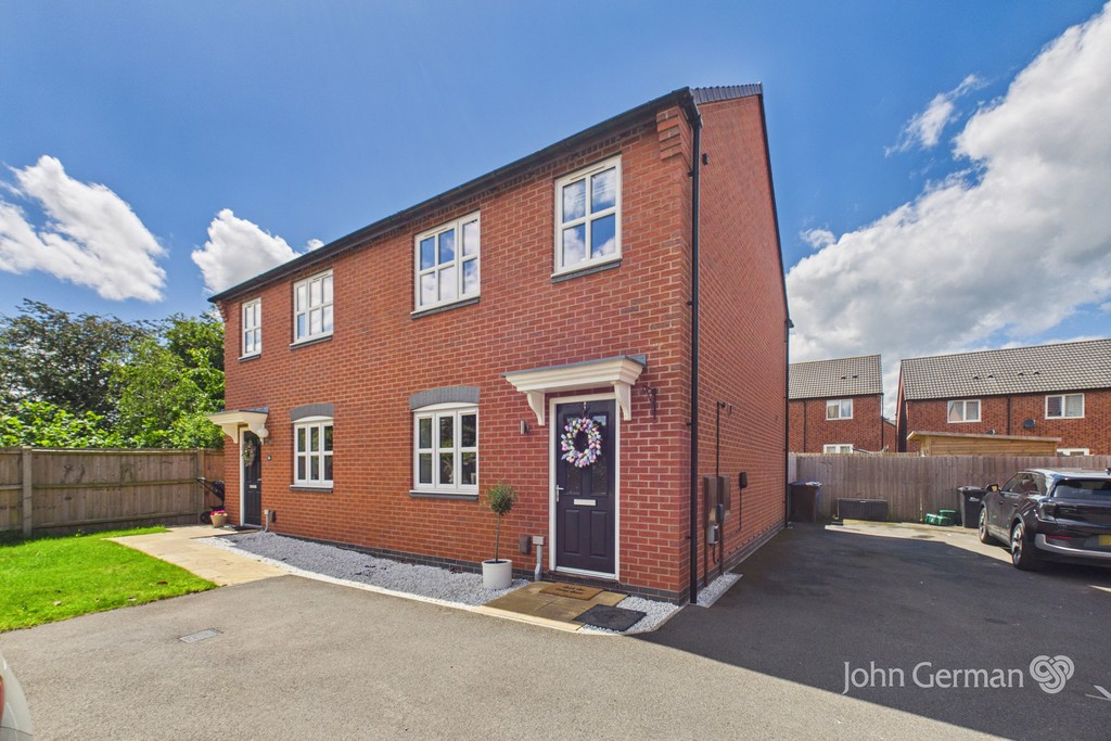 3 bedroom Semi-detached house For Sale