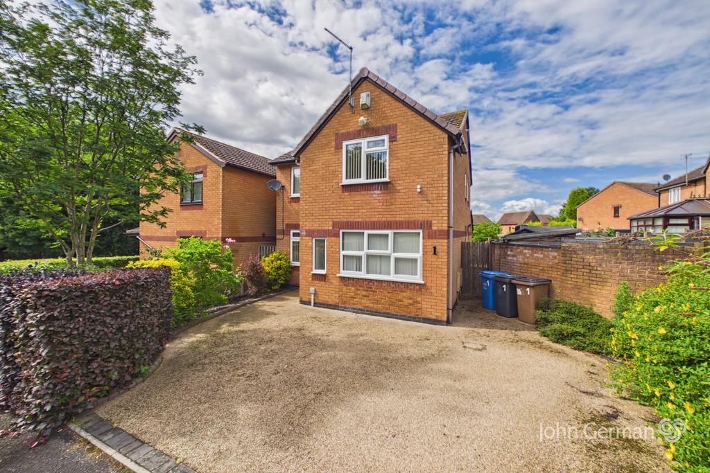 3 bedroom Detached house For Sale
