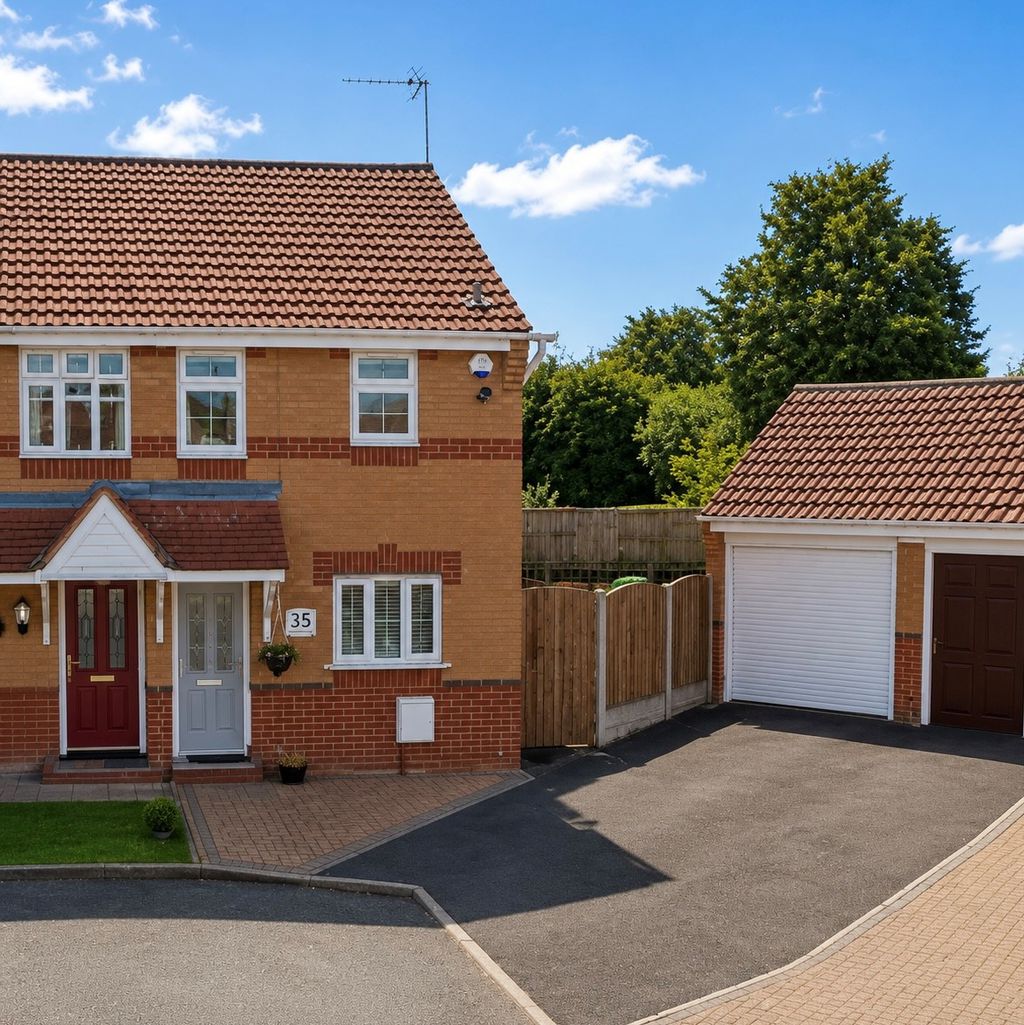 2 bedroom Detached house For Sale