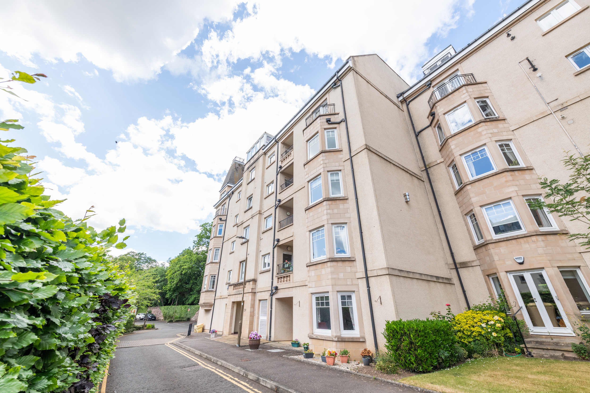 3 bedroom Flat Under Offer