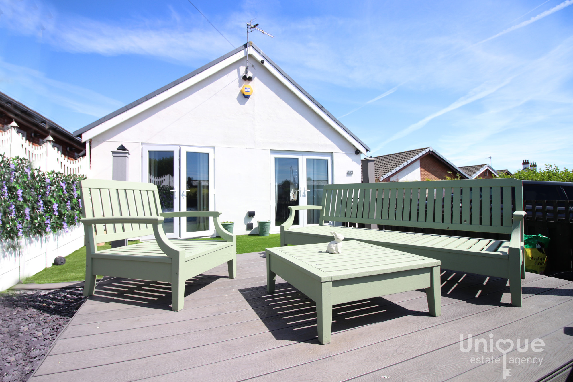 2 bedroom Detached house For Sale