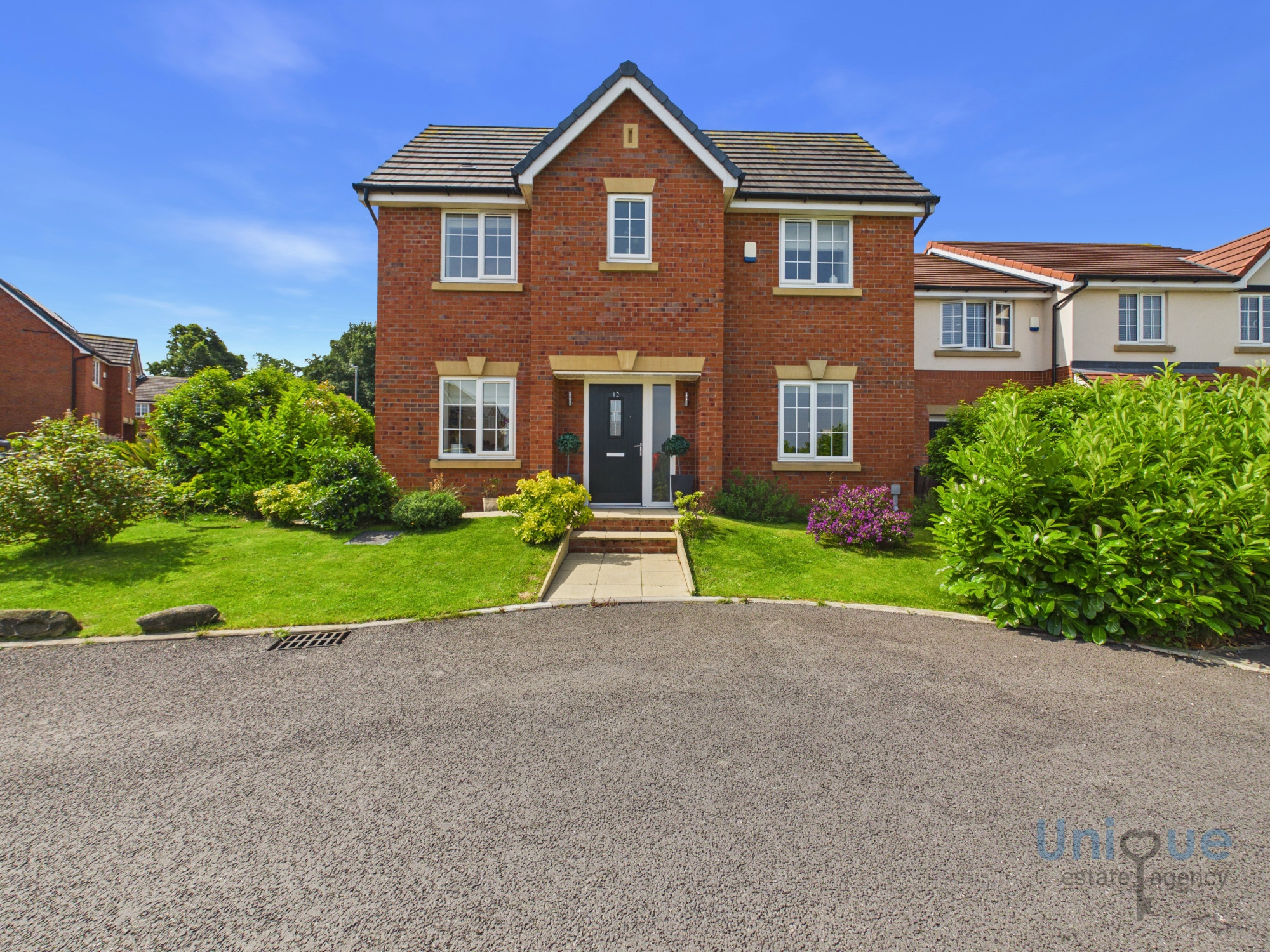 4 bedroom Detached house Under Offer