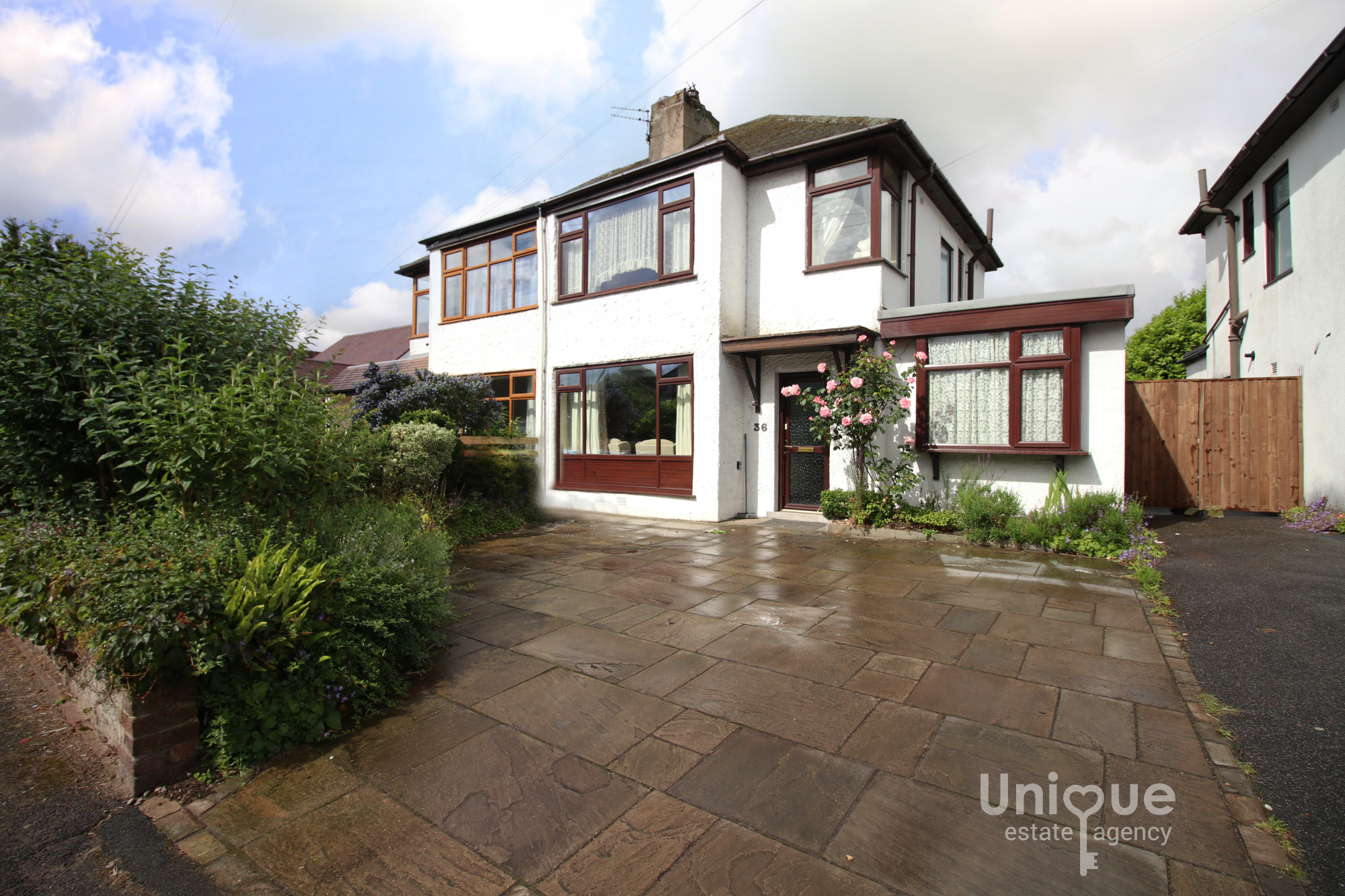 4 bedroom Semi-detached house For Sale