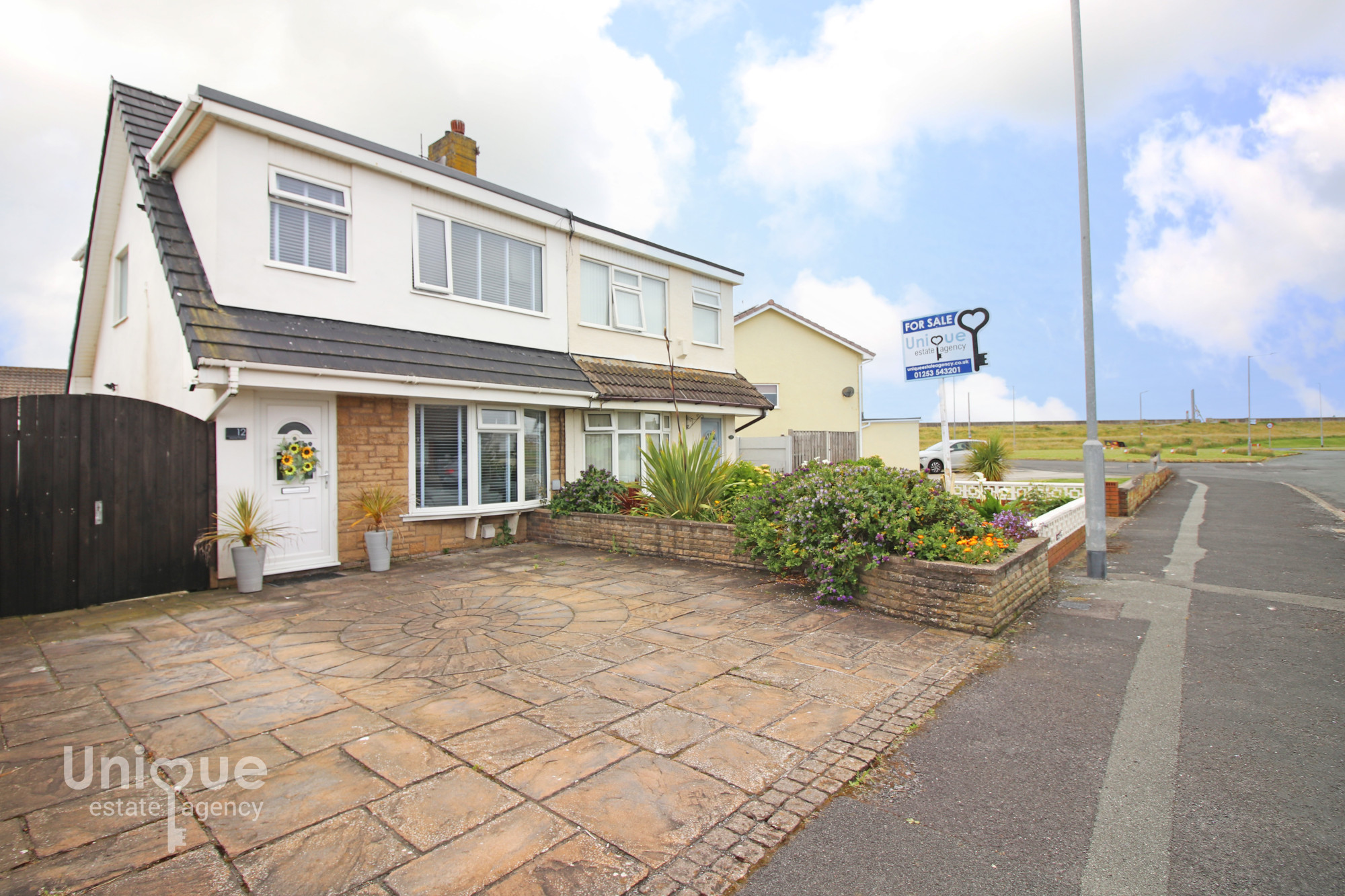 3 bedroom Semi-detached house For Sale