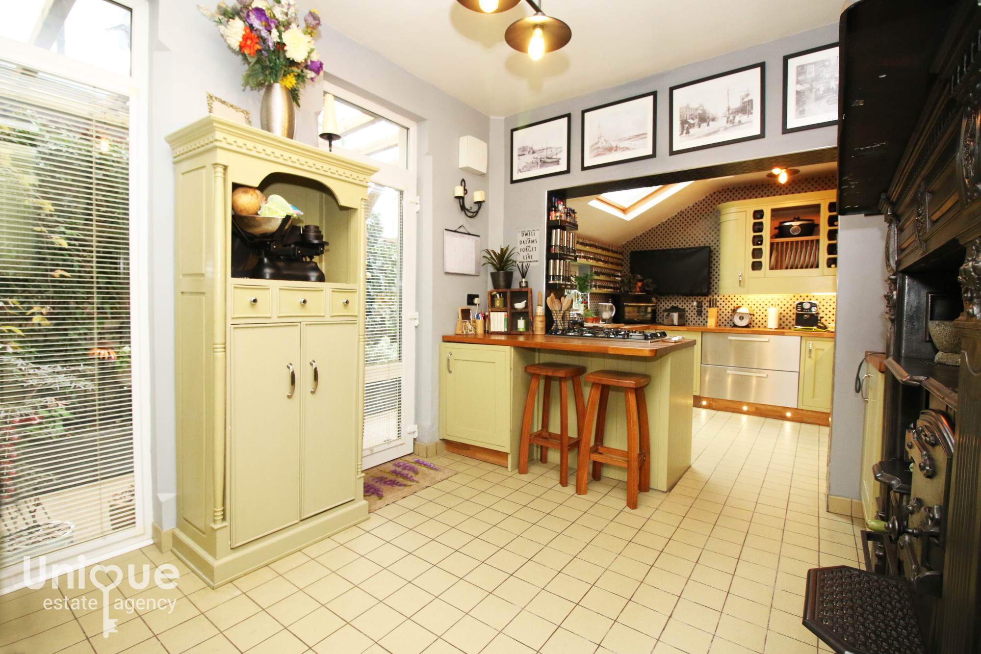 5 bedroom Terraced House For Sale