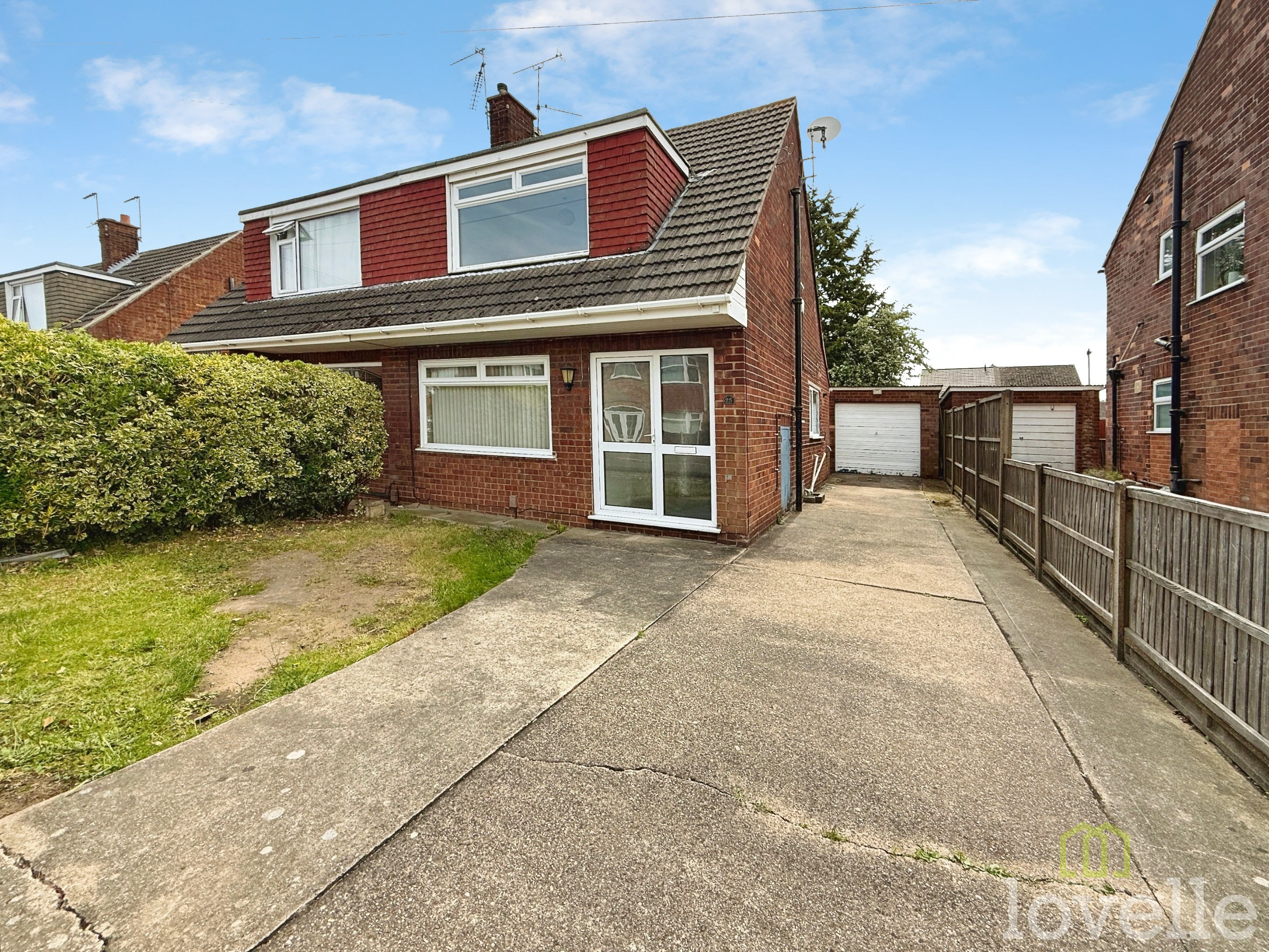 3 bedroom Semi-detached house For Sale