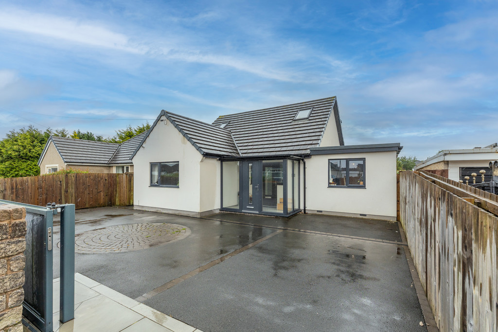 4 bedroom Detached bungalow For Sale