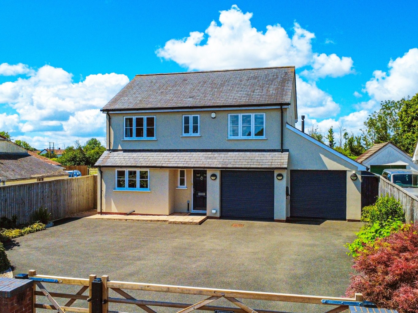 4 bedroom Detached house Under Offer