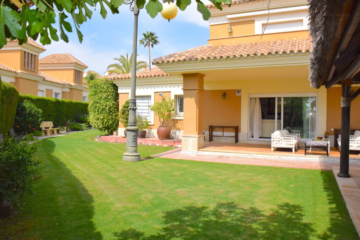5 bedroom Villa For Sale