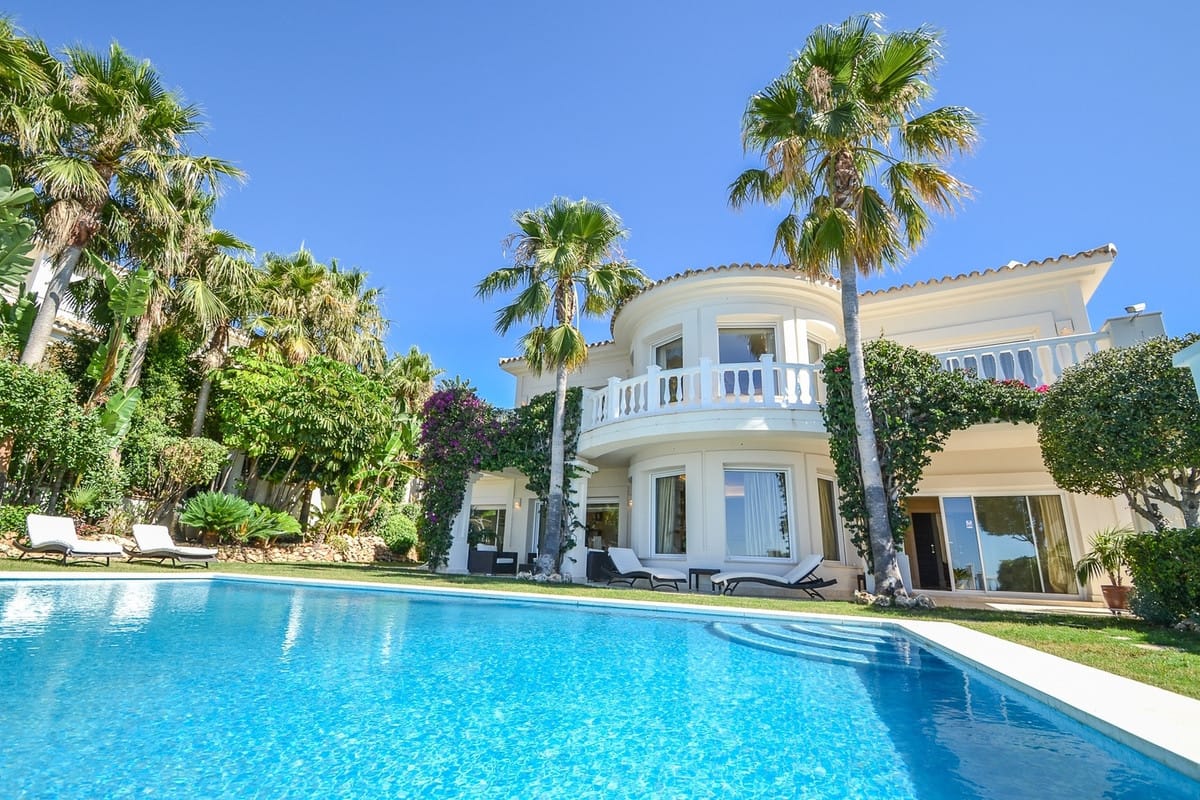 5 bedroom Villa For Sale