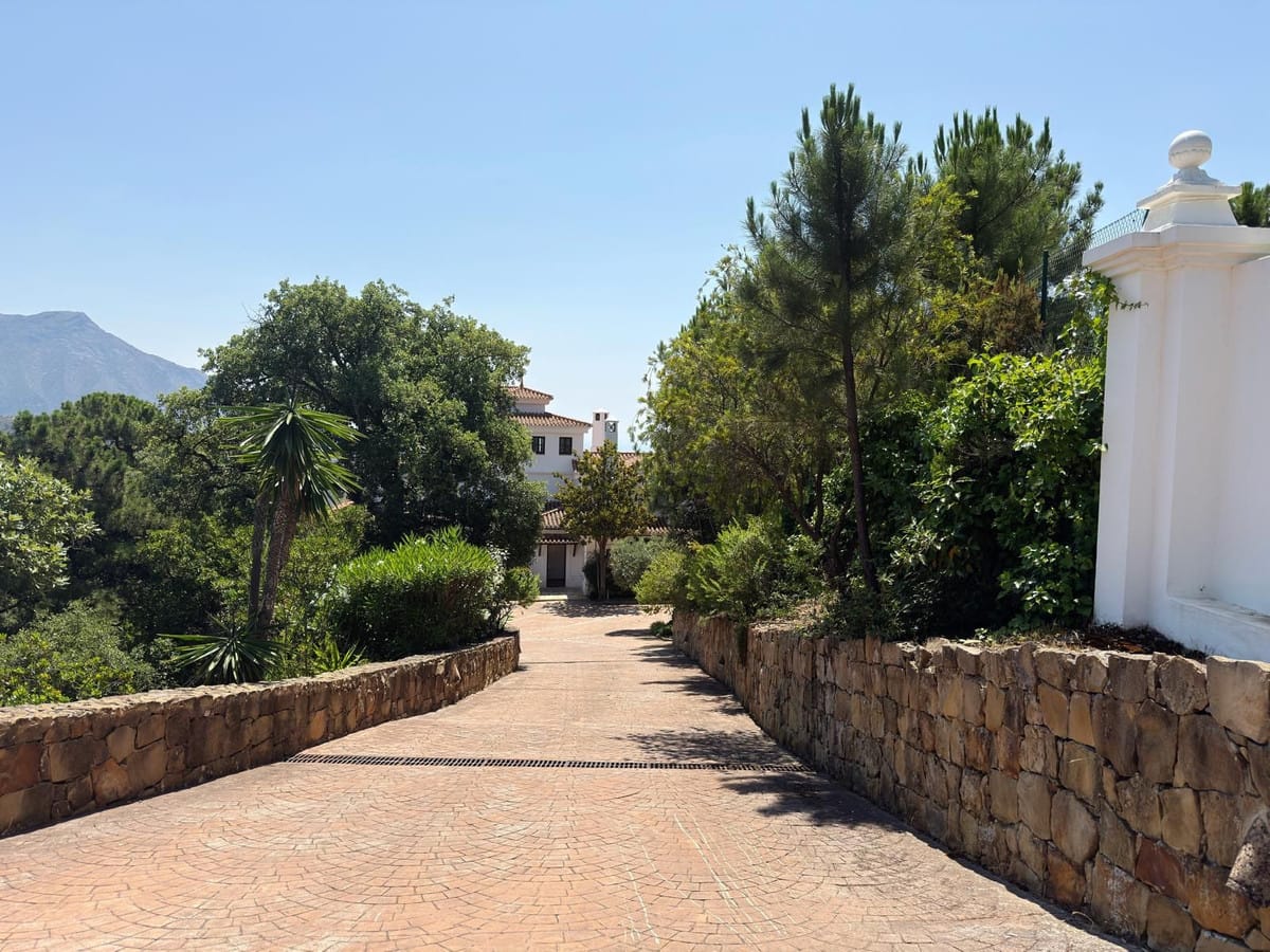 5 bedroom Villa For Sale