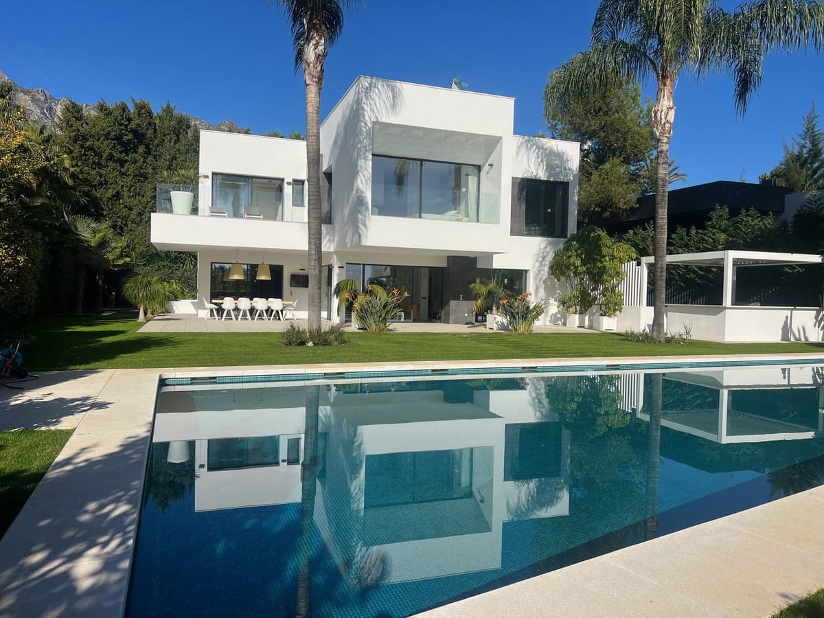6 bedroom Villa For Sale