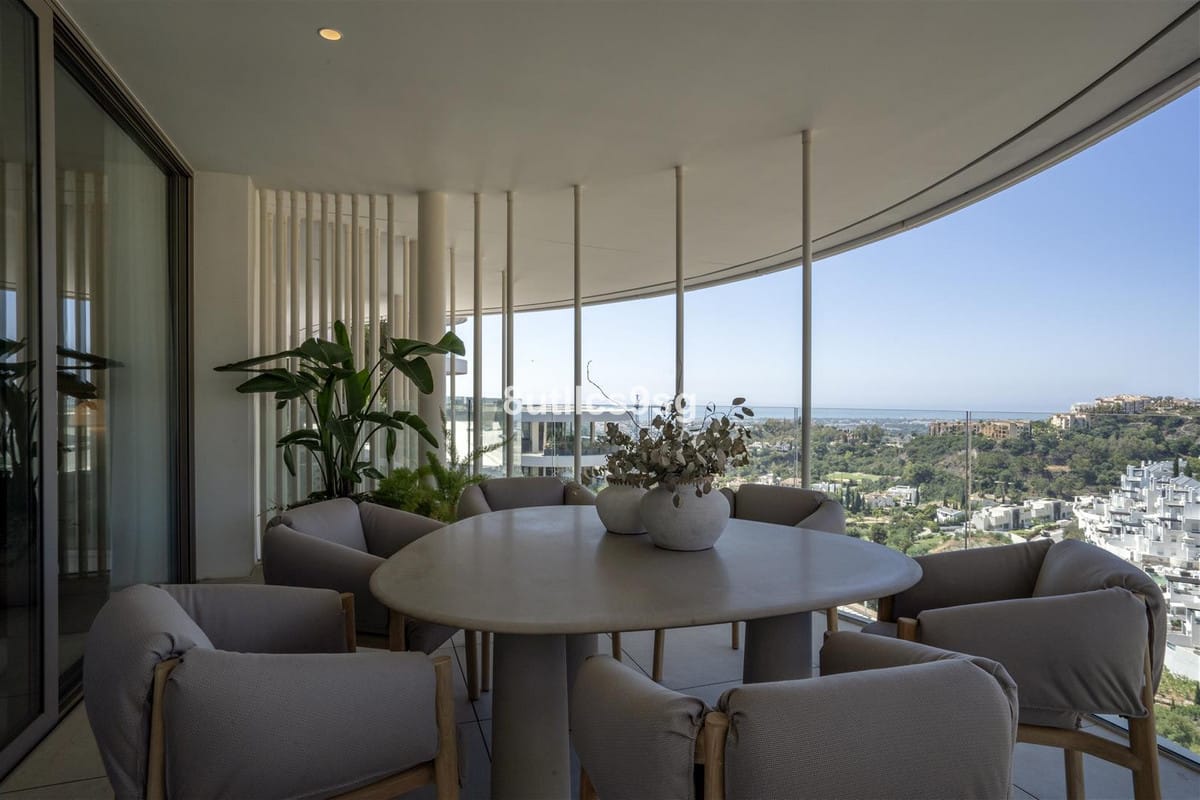 3 bedroom Apartment For Sale