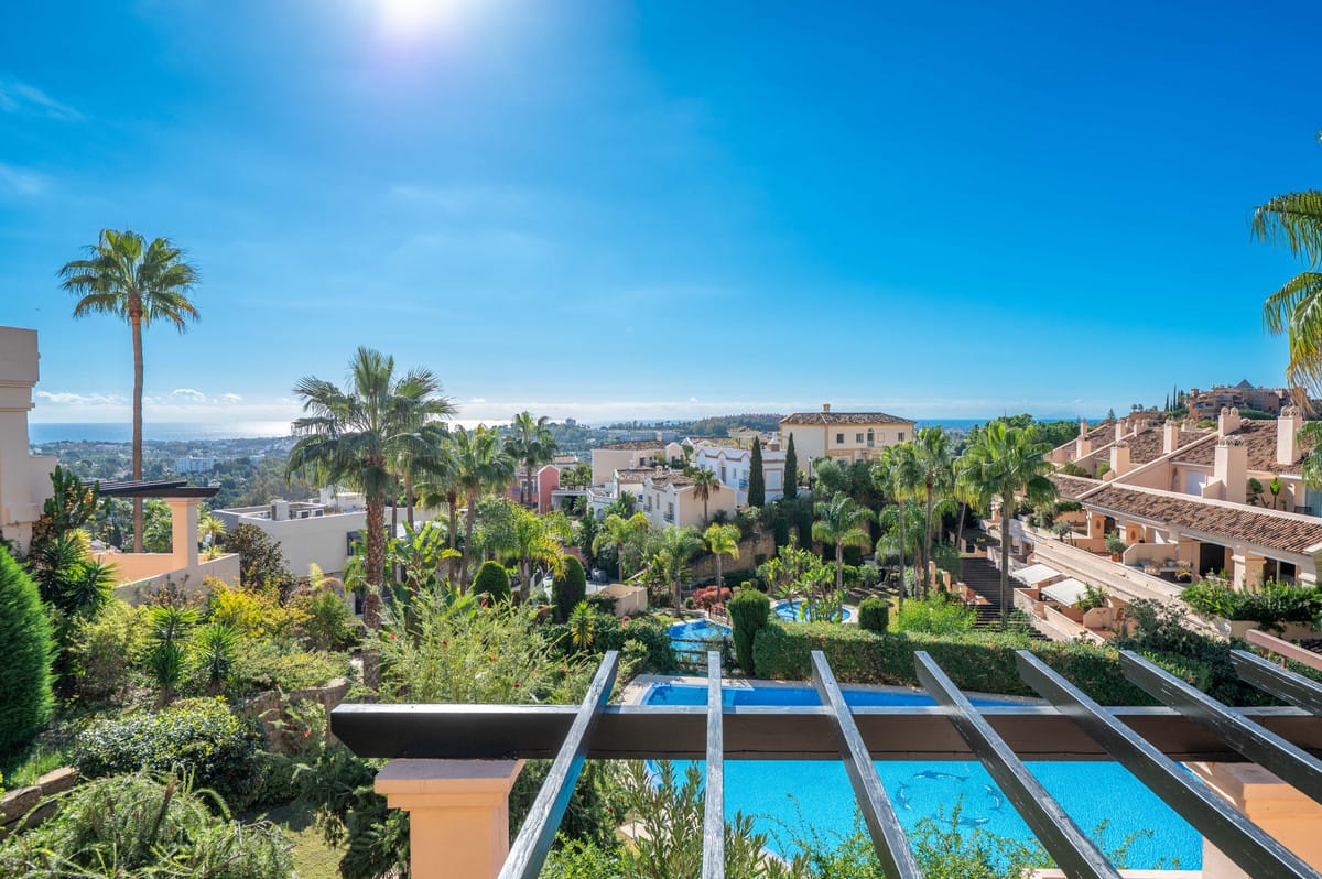 4 bedroom Apartment For Sale