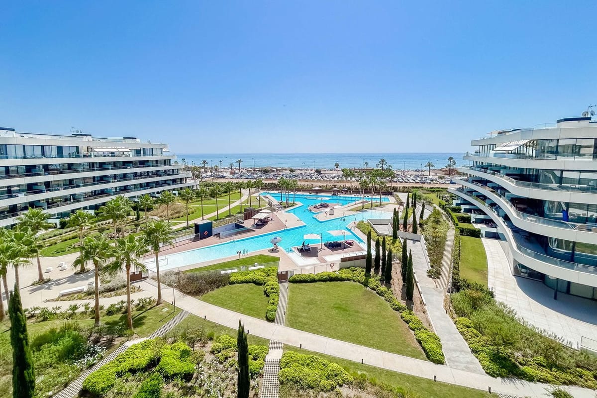 3 bedroom Apartment For Sale
