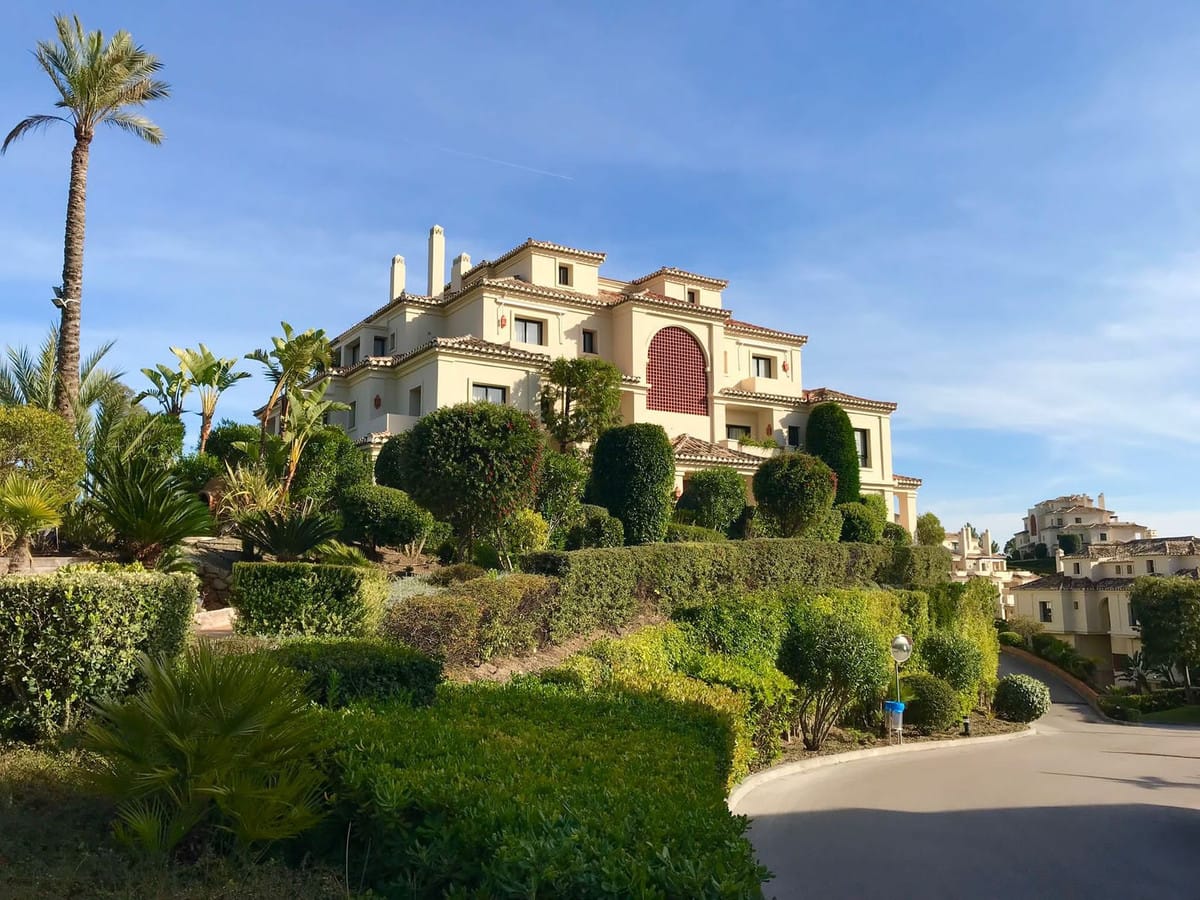 4 bedroom Apartment For Sale