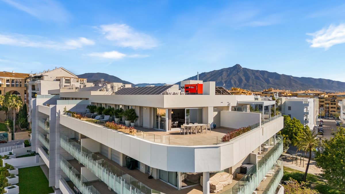 3 bedroom Apartment For Sale