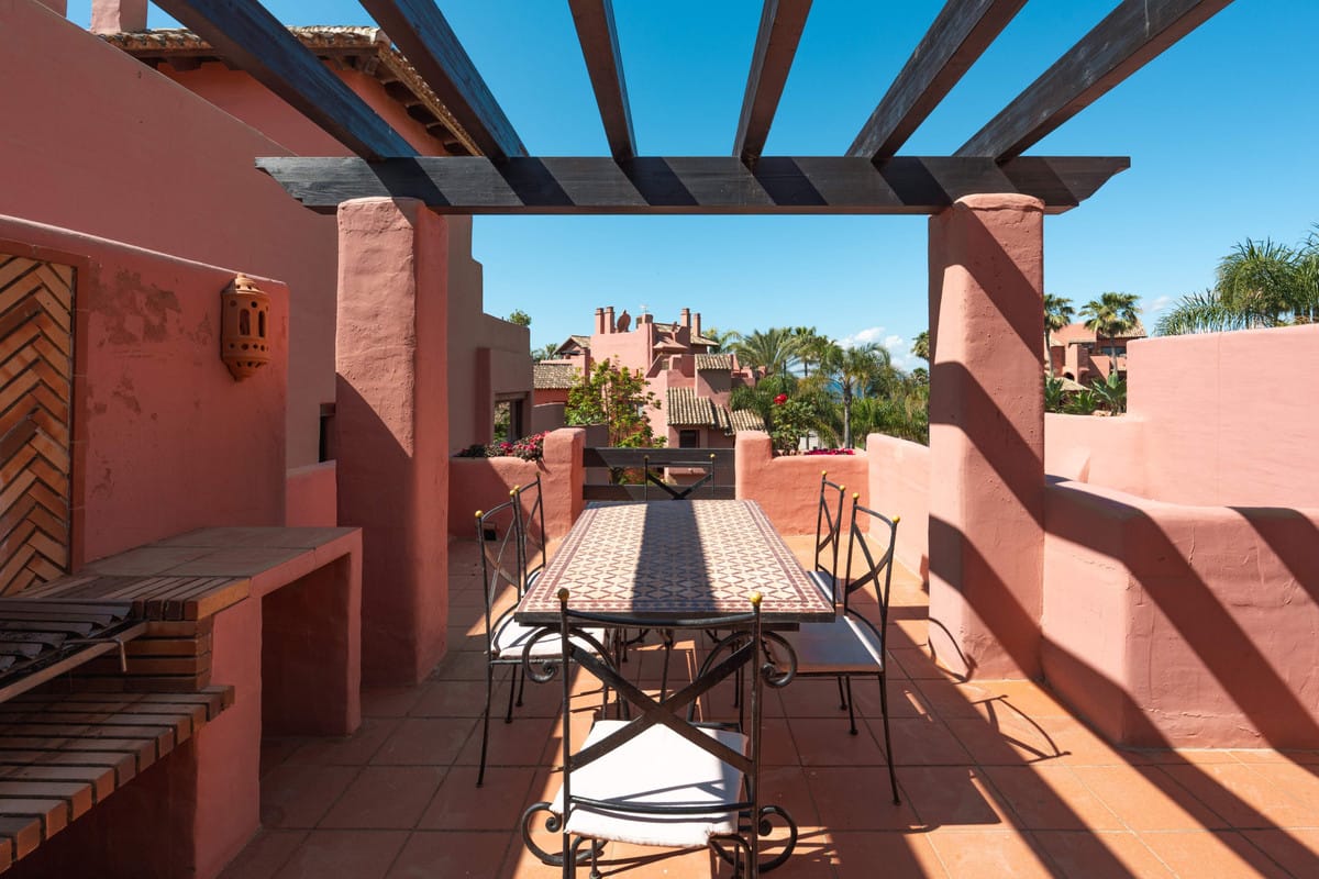 3 bedroom Apartment For Sale