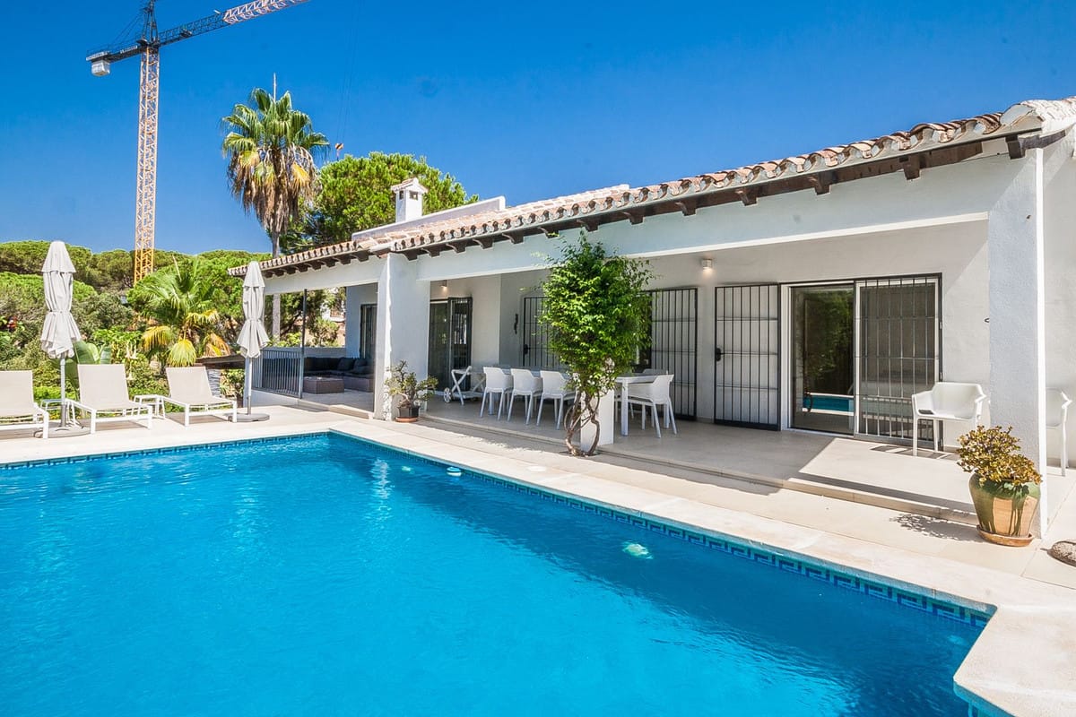 5 bedroom Villa For Sale