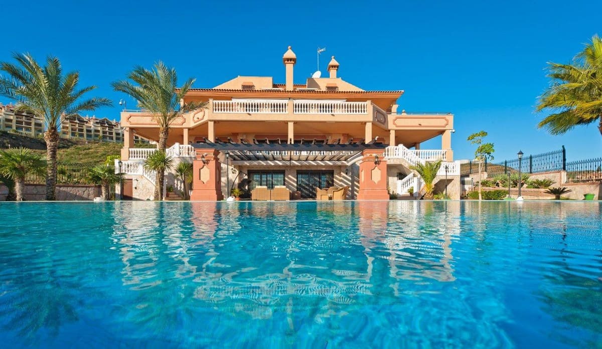 7 bedroom Villa For Sale