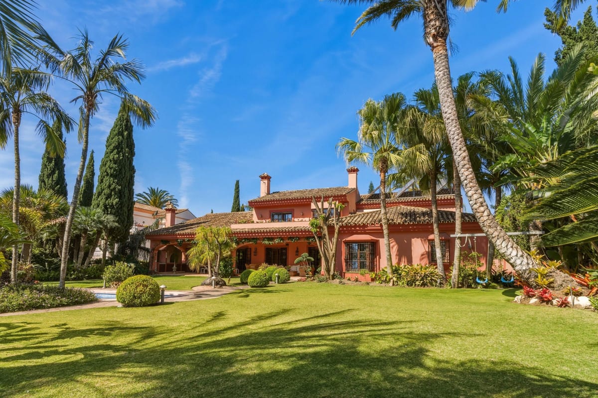 6 bedroom Villa For Sale